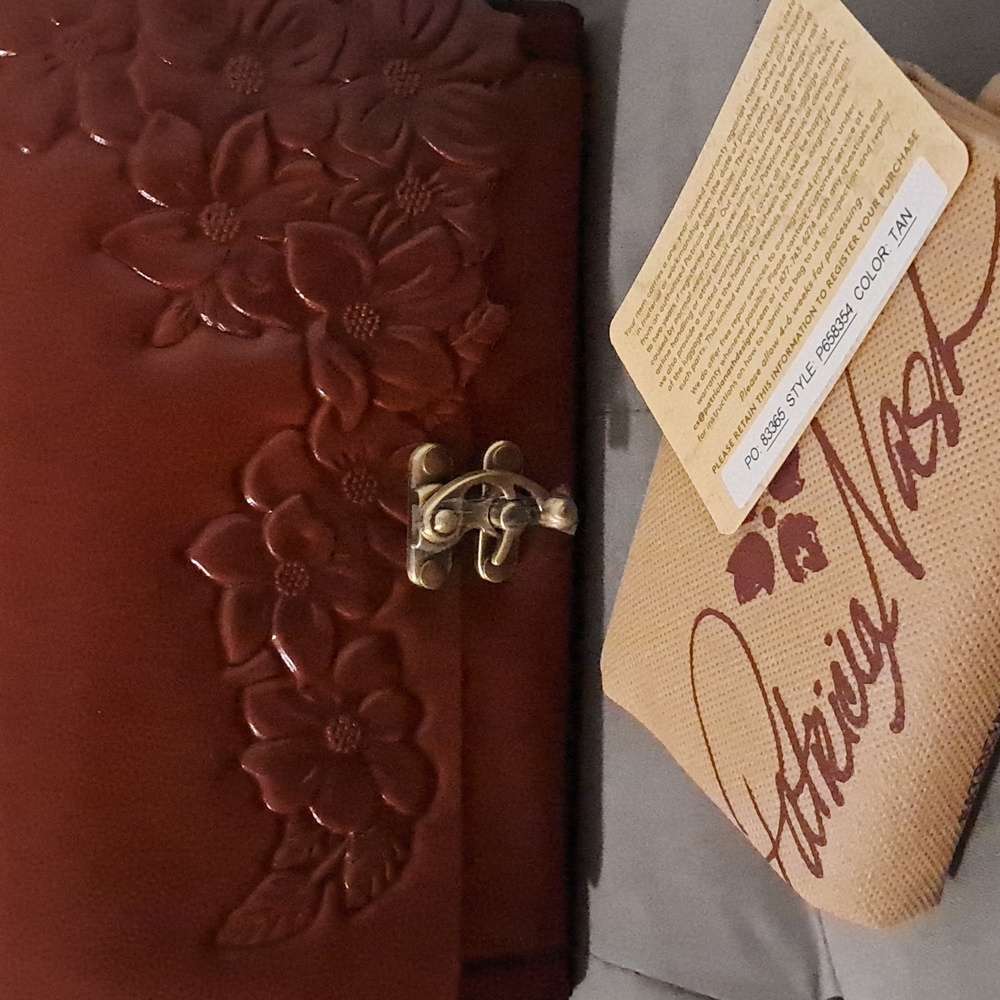 Patricia Nash messenger leather purse Charonne tan - Picture 12 of 12